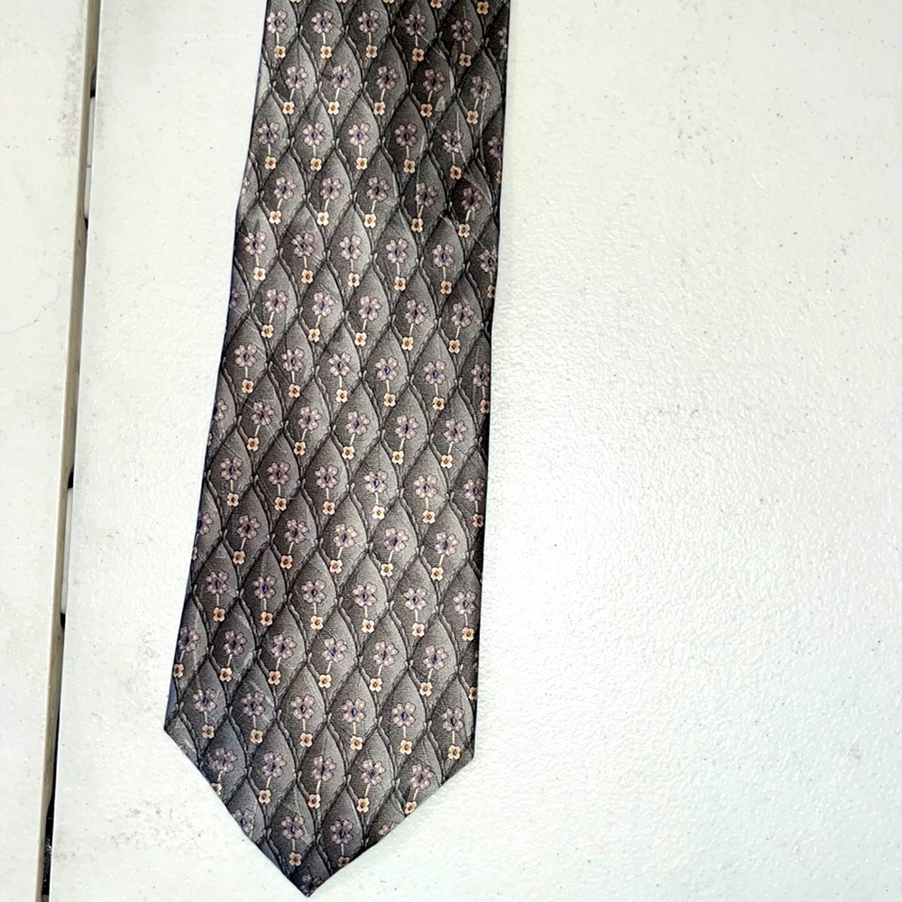 Men’s Silk Tie, Van Heusen, Diamonds, Flowers, Gray, Purple, Cream